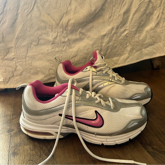 Nike Shoes - nike sneakers